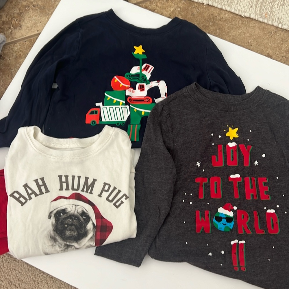 Boys 4T Christmas Bundle - 2 LS t’s 1 pajama set - Old Navy